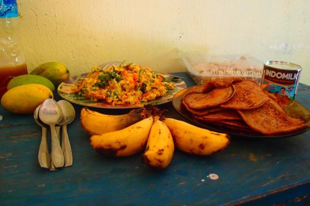 Our Christmas breakfast in Riung. Lesson learned: You can make pancakes with chocolate milk.